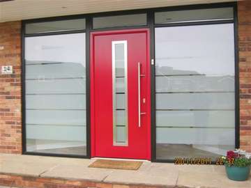 Mr S. : Hartford Cheshire: Installation of our Allstyle Urban range front entrance system complete with Horseman door. Sand blast feature design to the glass to clients design 